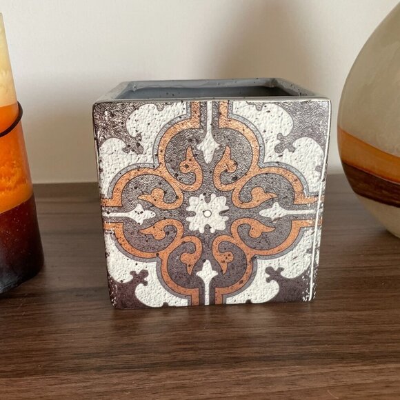 Ceramic Decorative Open Box. - Candle NOT included - Picture 5 of 10